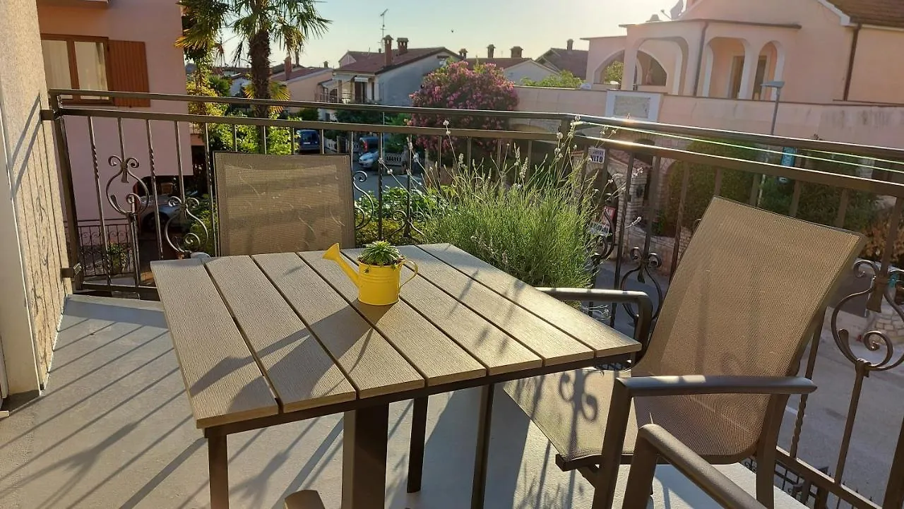 Apartments Kivi Novigrad  0*, Novigrad (Istria)