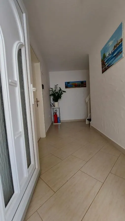 Apartments Kivi Novigrad  0*, Novigrad (Istria) Croatia