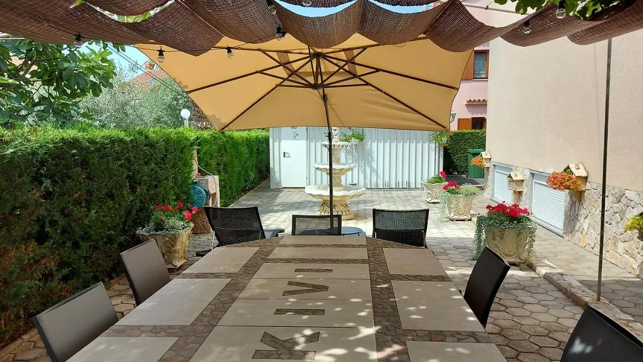 Apartments Kivi Novigrad