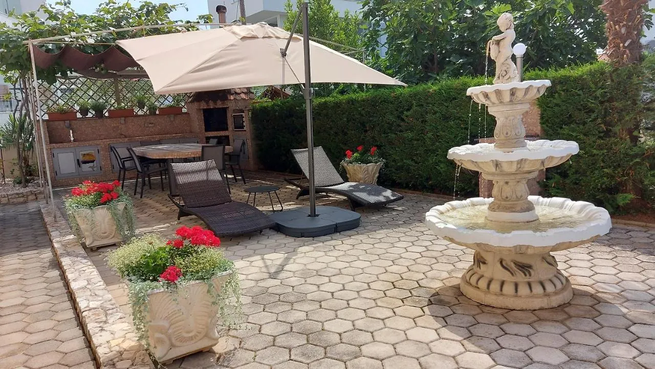 Apartments Kivi Novigrad  0*, Novigrad (Istria) Croatia