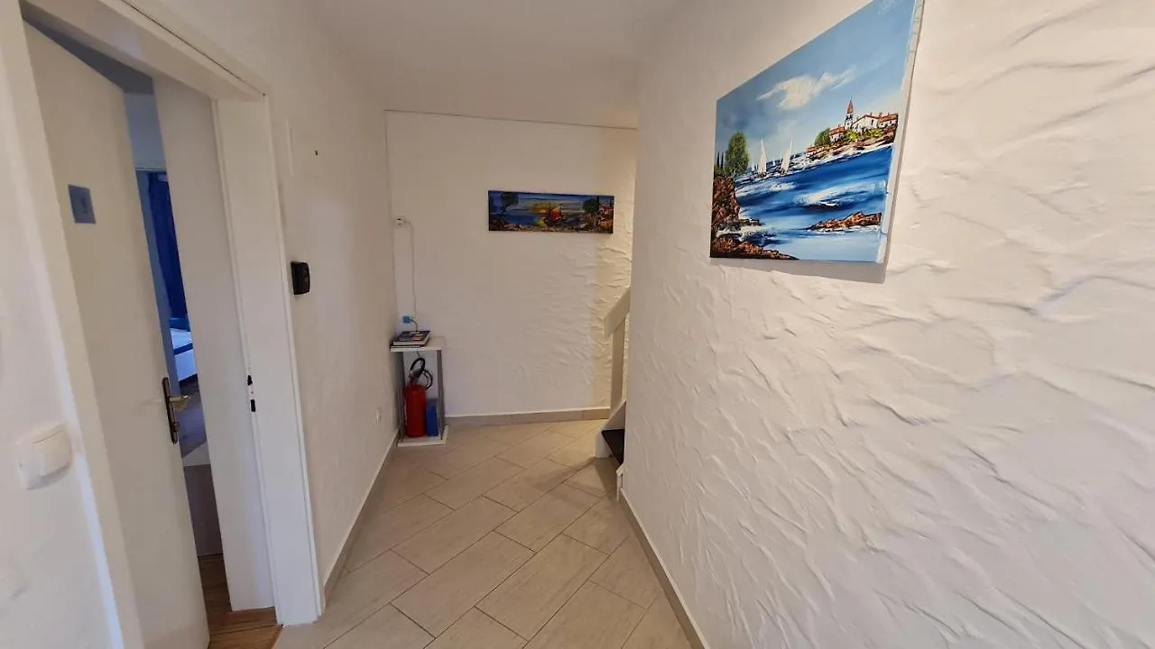 Apartments Kivi Novigrad