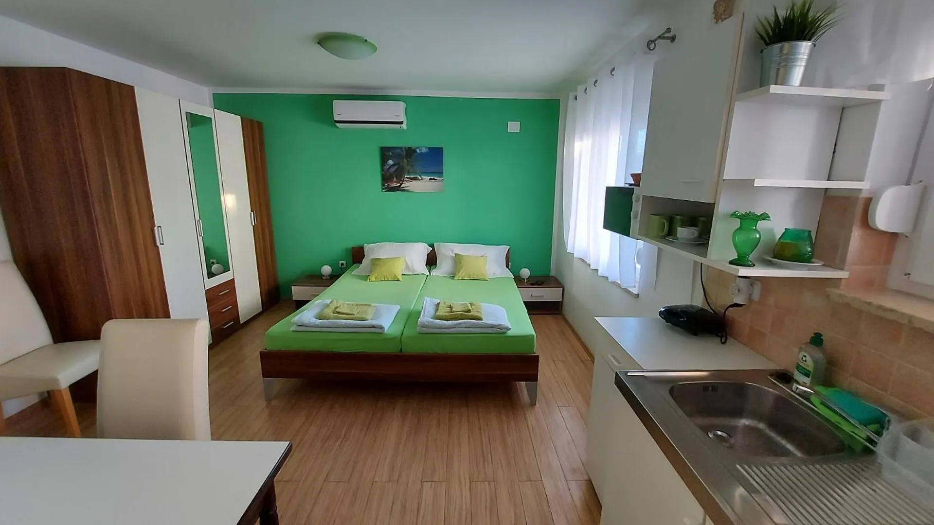 Apartments Kivi Novigrad