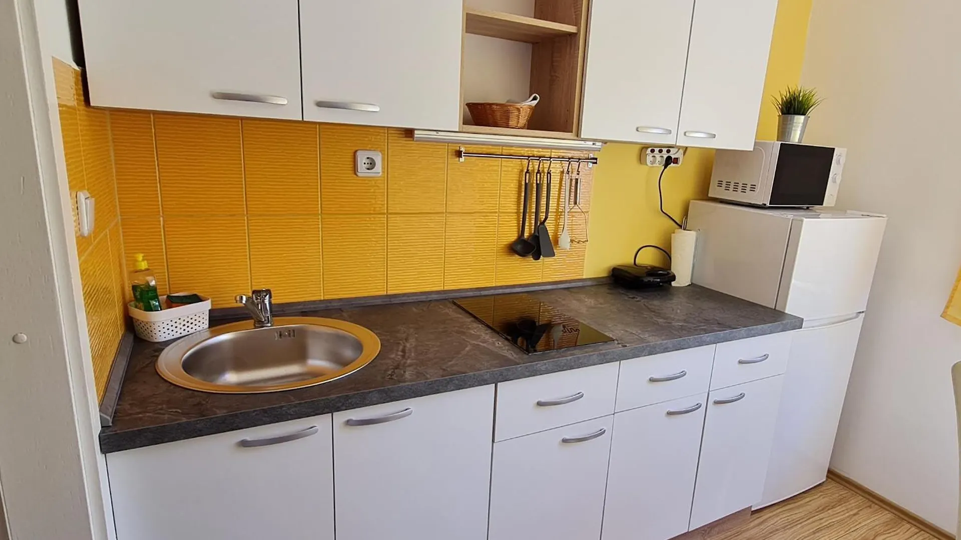 Apartments Kivi Novigrad  0*, Novigrad (Istria) Croatia