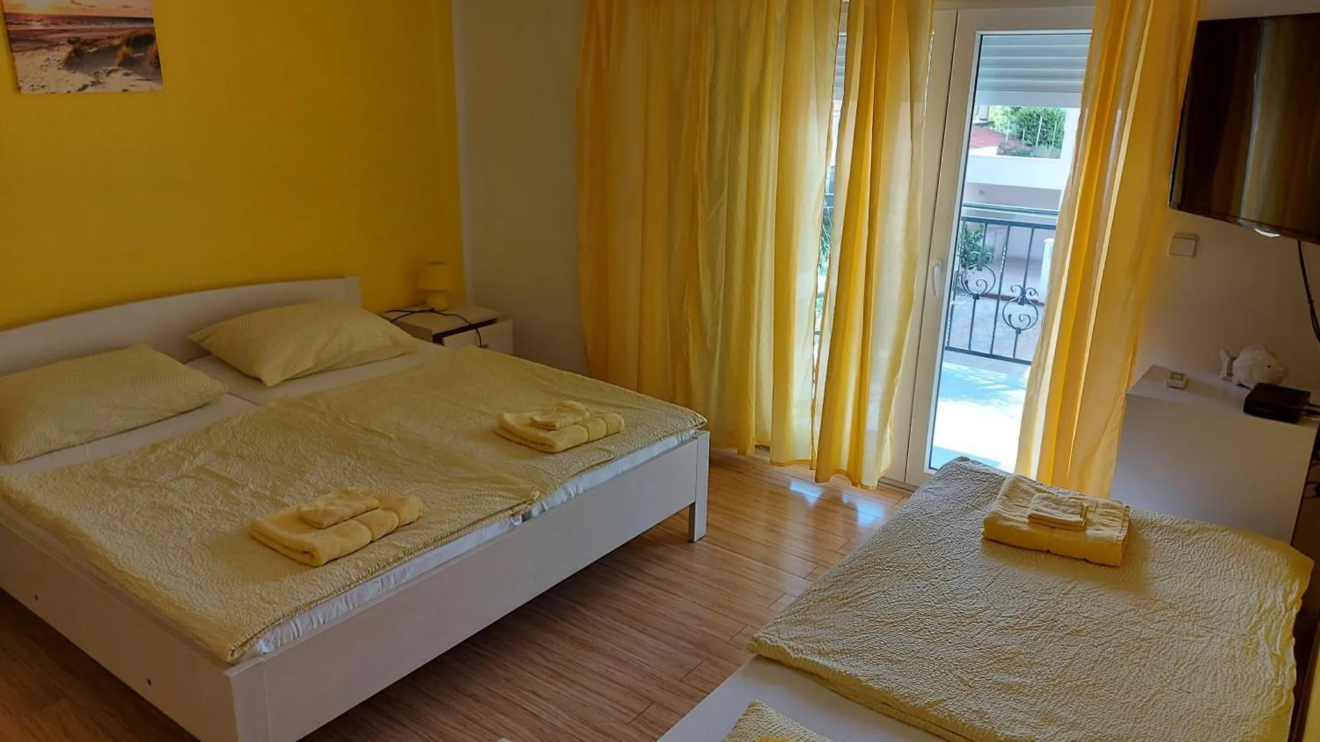 Apartments Kivi Novigrad  Croatia