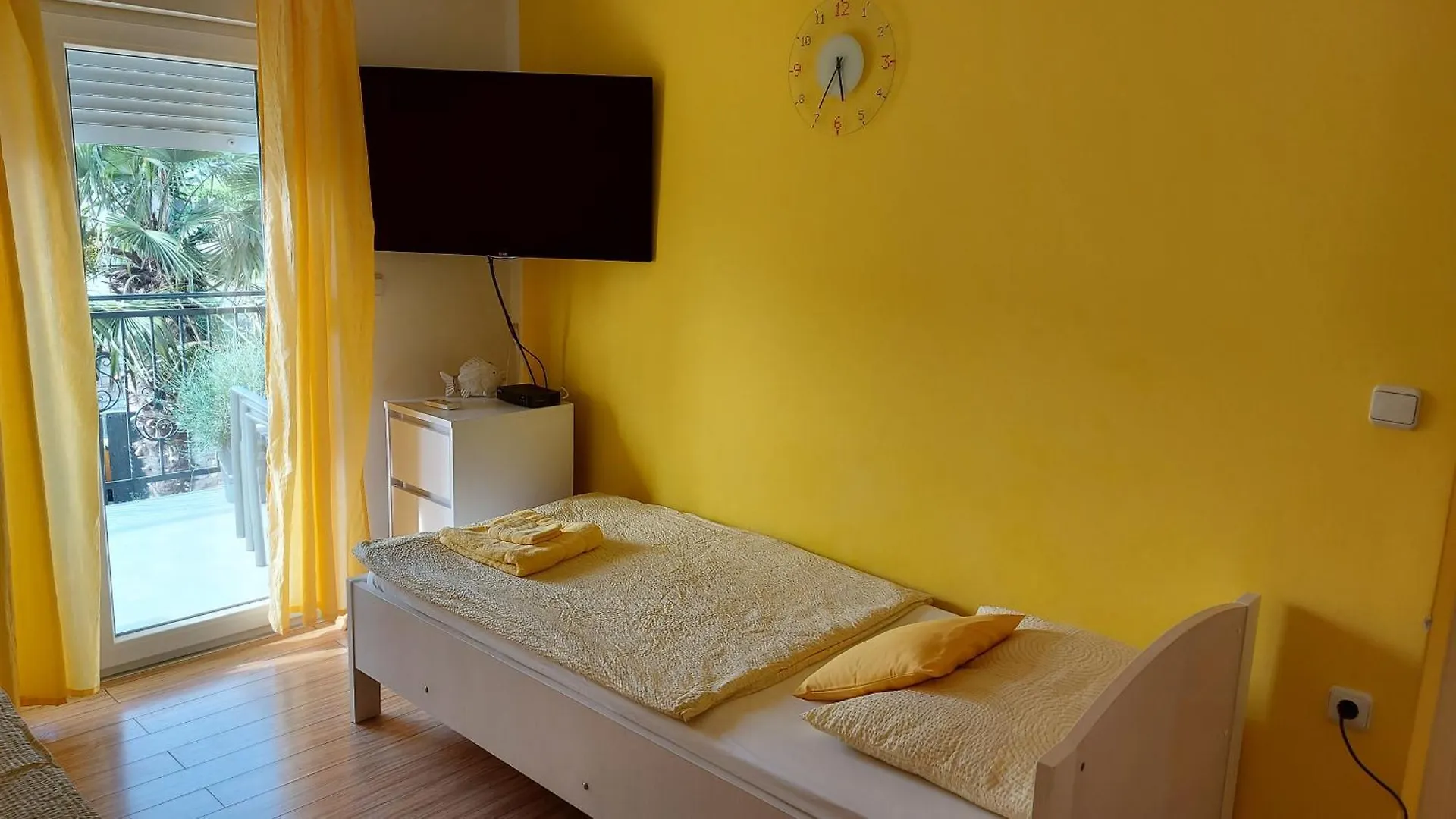 Apartments Kivi Novigrad