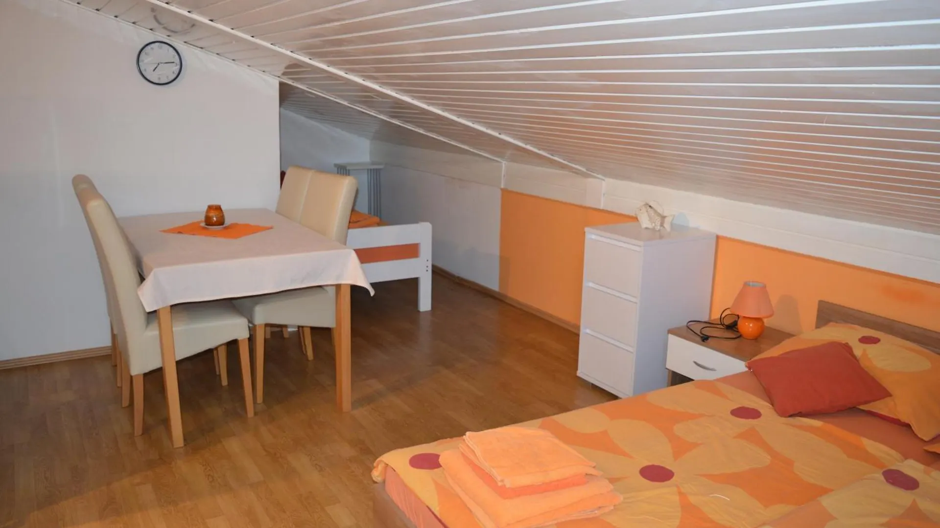 Apartments Kivi Novigrad  0*, Novigrad (Istria) Croatia