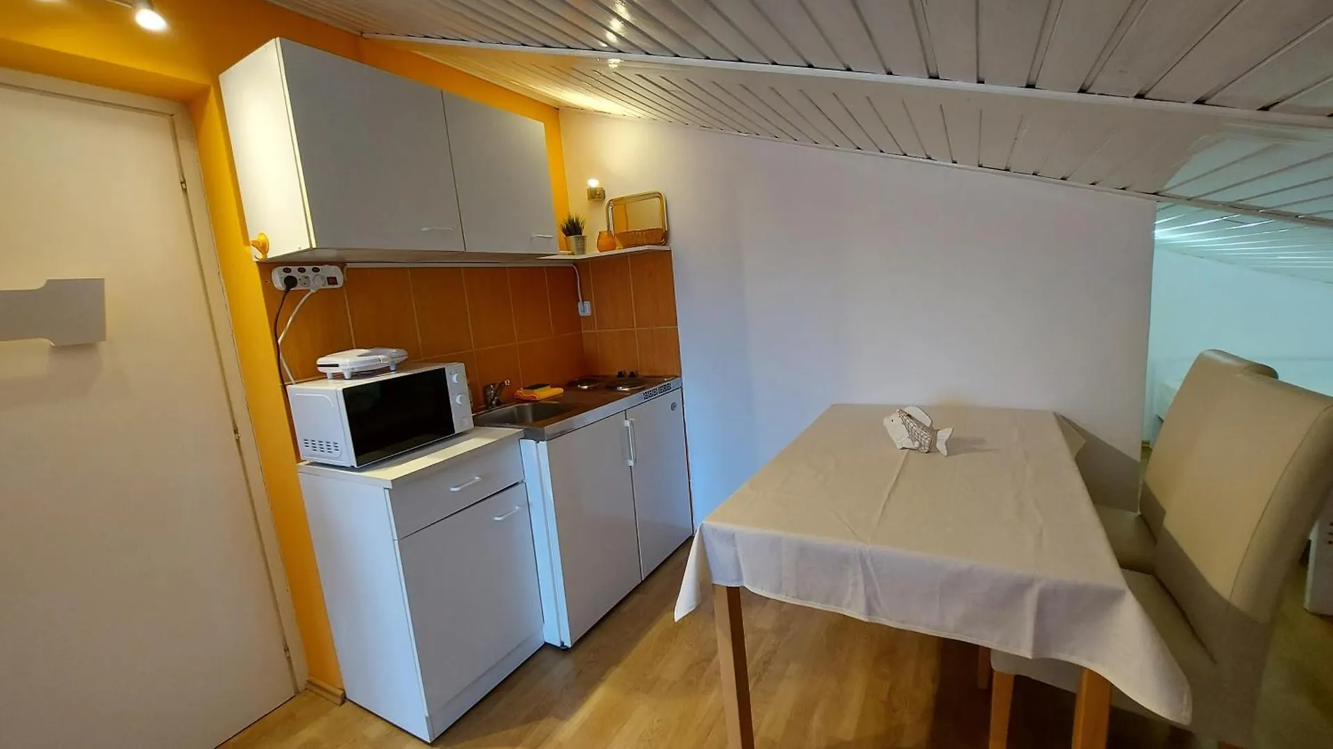 Apartments Kivi Novigrad
