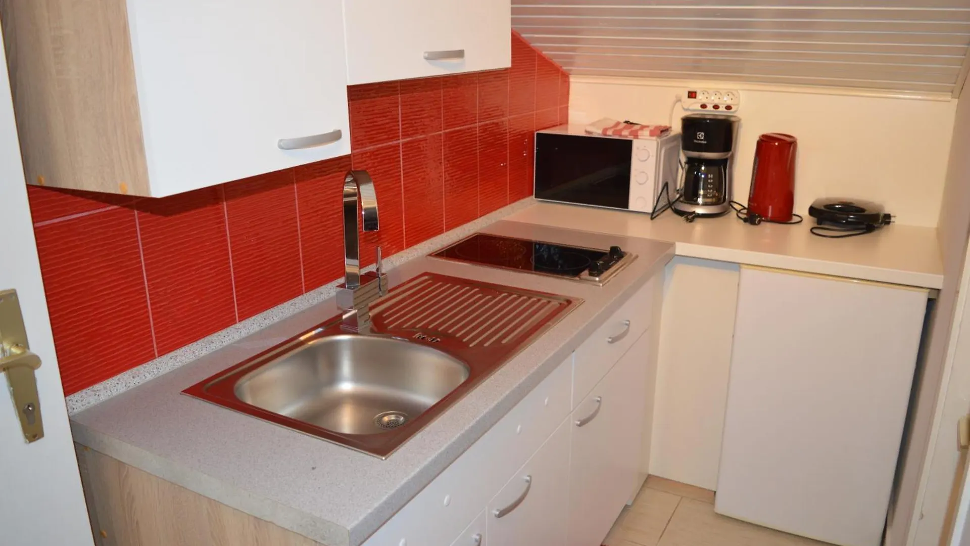 Apartments Kivi Novigrad