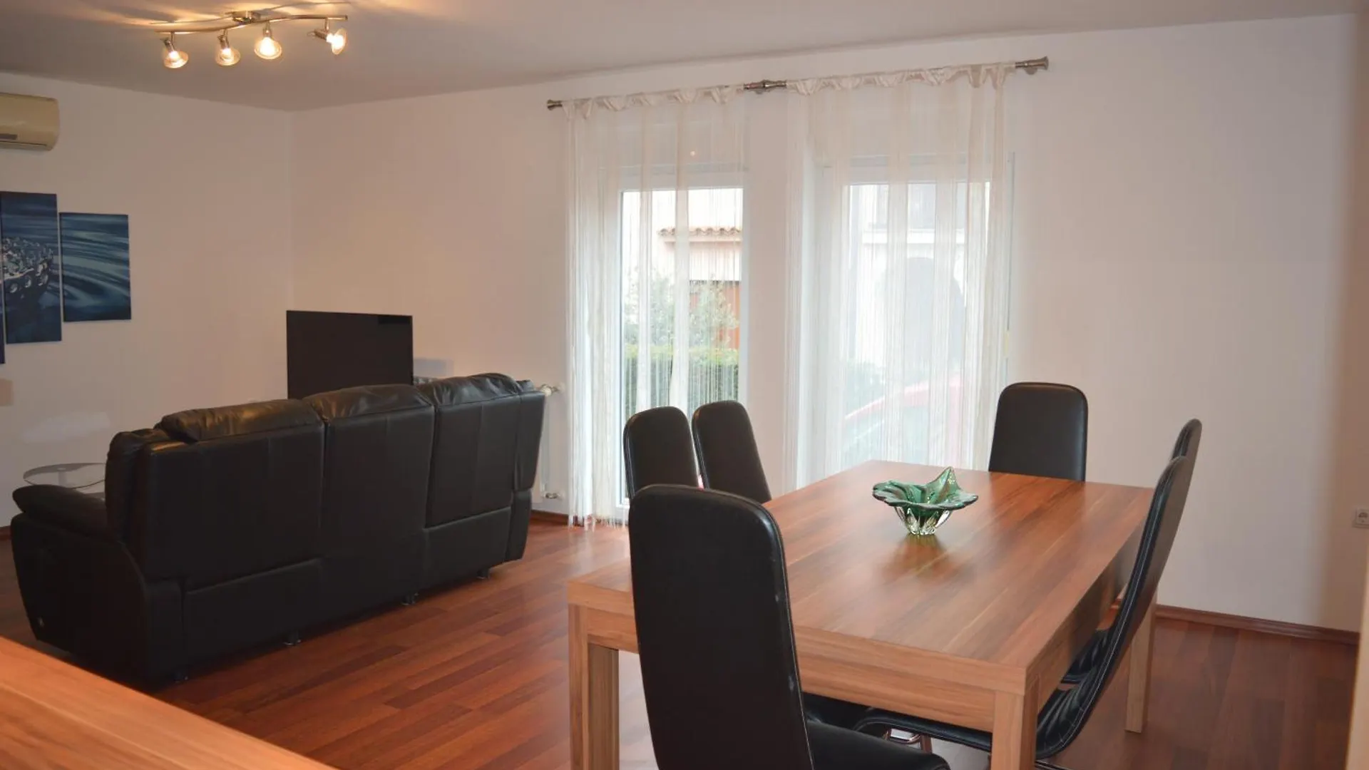 Apartments Kivi Novigrad